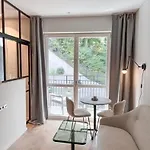 Апартаменты New Cozy Designer In Uzupis Walk To Old Town In A Luxury Building Garden View Balcony *