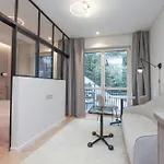 New Cozy Designer In Uzupis Walk To Old Town In A Luxury Building Garden View Balcony ヴィリニュス