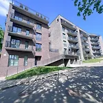 Апартаменты New Cozy Designer In Uzupis Walk To Old Town In A Luxury Building Garden View Balcony Вильнюс