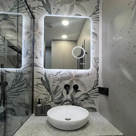 New Cozy Designer In Uzupis Walk To Old Town In A Luxury Building Garden View Balcony Vilnius