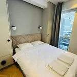 New Cozy Designer In Uzupis Walk To Old Town In A Luxury Building Garden View Balcony Apartment Vilnius
